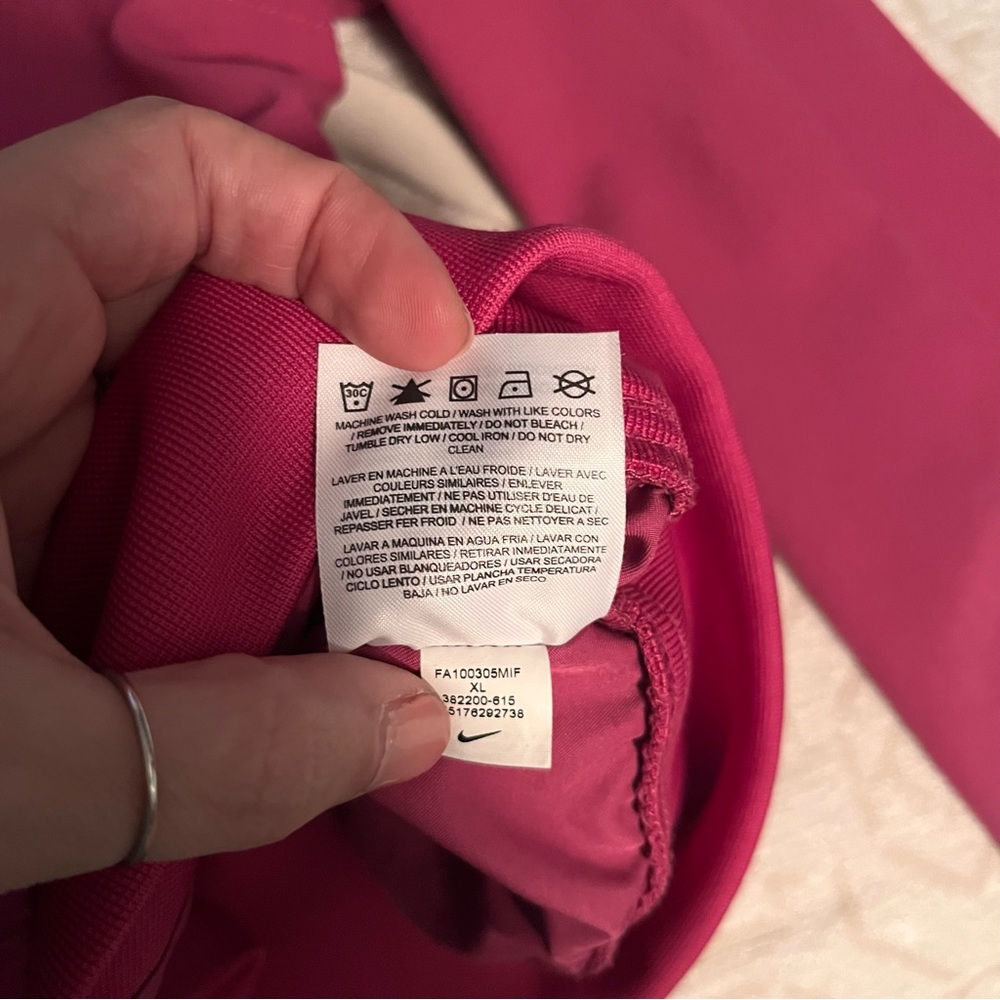 Nike Women's Pink Jacket. Size XL. - Picture 6 of 7